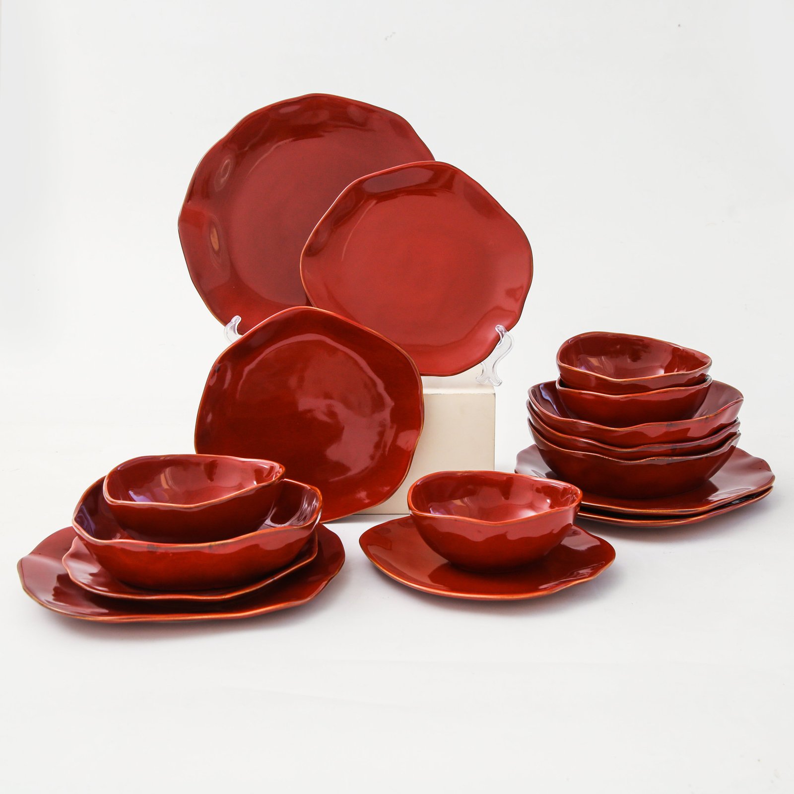 Garnet Rouge 16-Piece Organic Dinnerware Set